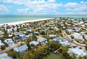 Amazing canal-front location