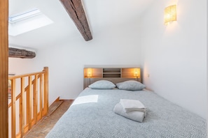 Vue sur la chambre / View of the bedroom