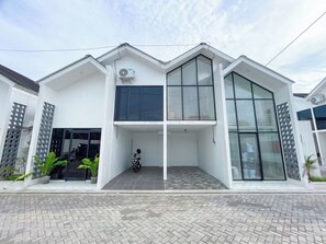 Fachada da propriedade