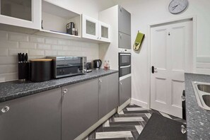 Queen Street Apartment, Amble - Host & Stay