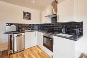Benedictine Suite, Flat 9, Whitby - Host & Stay