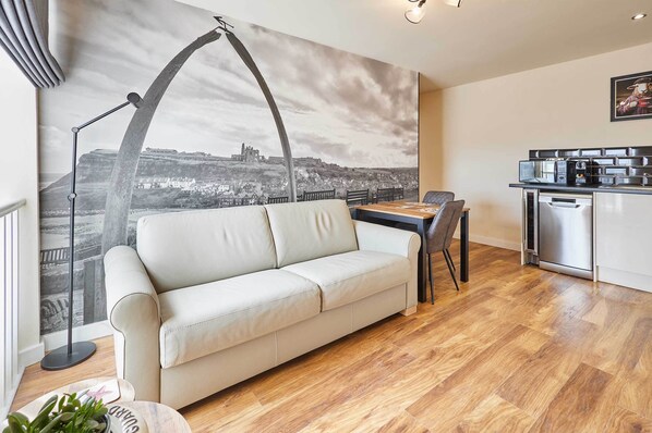Benedictine Suite, Flat 9, Whitby - Host & Stay