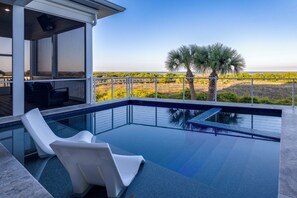 Private Oceanfront Pool & Spa