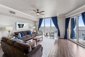 Sienna 805. Enjoy the view, balcony, relaxation with your family and friends.