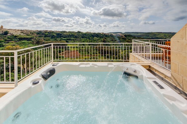 Bain à remous extérieur