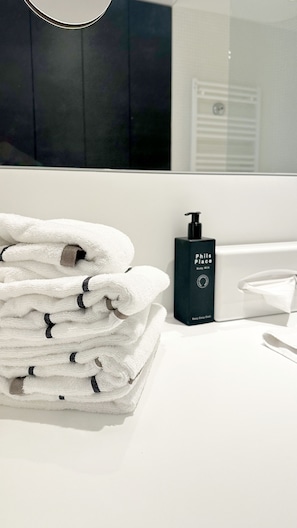 Bathroom amenities