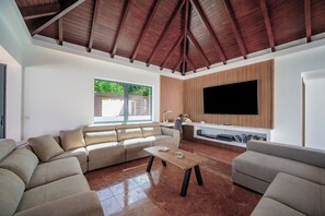 Air-conditoned  living room with HD-TV, DVD player, Dish Network satellite, iPod dock, ceiling fan. 