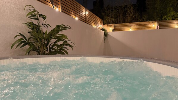 Bain à remous extérieur