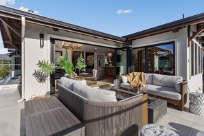 Indoors, Home Decor, Couch, Furniture, Living Room