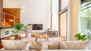 The open living room combines comfort and elegance, with warm accents and large windows for a connection to nature. #LivingInStyle #BrightSpaces #comfort #portugal #pt #troia