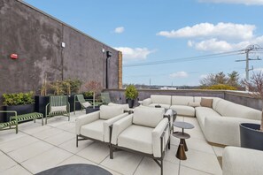 51-web-or-mls-1090 Haysboro Ave - 007 (2)