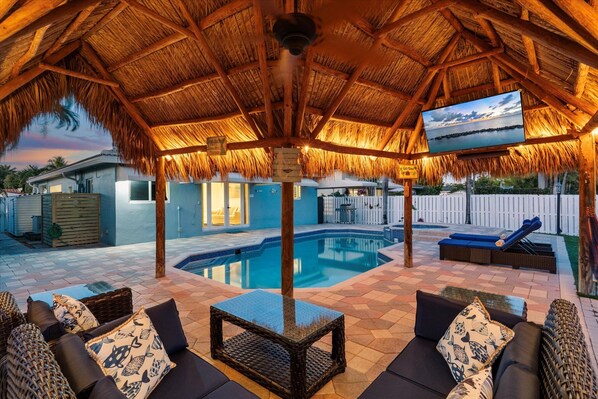 Tiki Hut Pool Outdoor
