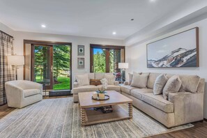 01_425_Wood_Rd001