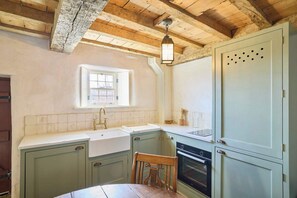 Potters Cottage, Beamish - Host & Stay
