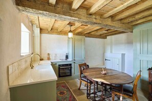 Potters Cottage, Beamish - Host & Stay