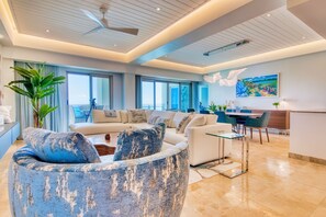 Living Room / Dining Room 