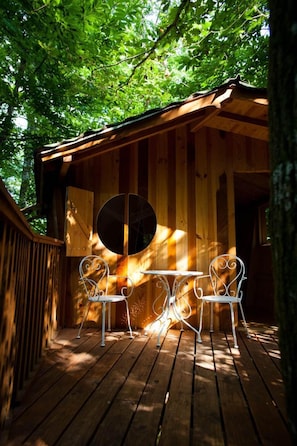 cabane dans les arbres terrasse