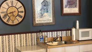 Kitchenette in Lobby