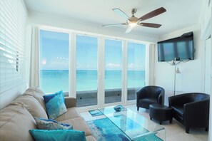 Beachfront living room views with Queen size sofa bed