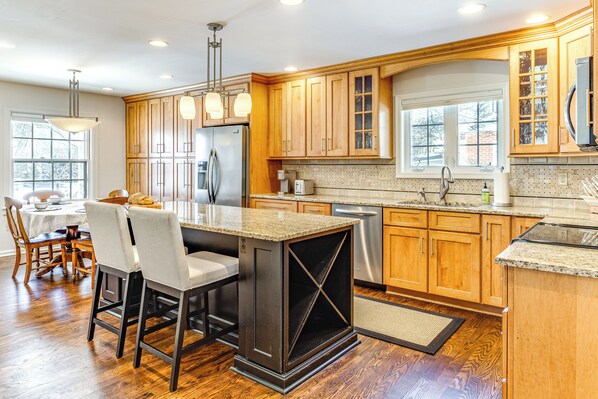 Zionsville Vacation Rental | 3BR | 2.5BA | 3,600 Sq Ft | Stairs to Access