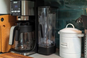 Convertible coffee maker. Either make a full carafe or use the pod attachment. 