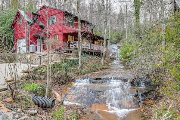 Franklin Vacation Rental | 3BR | 2BA | Stairs Required | 1,988 Sq Ft