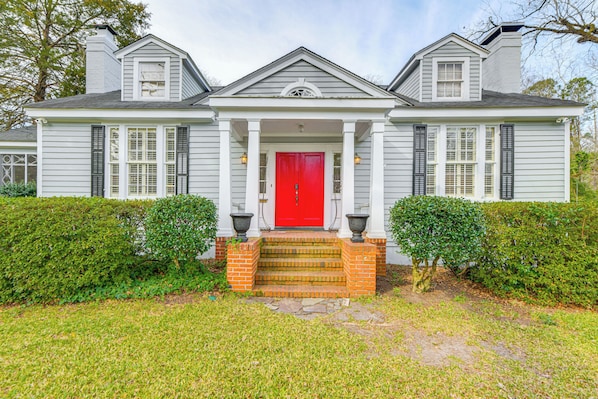 Columbus Vacation Rental | 4BR | 3BA | 3,000 Sq Ft | 6 Steps to Enter