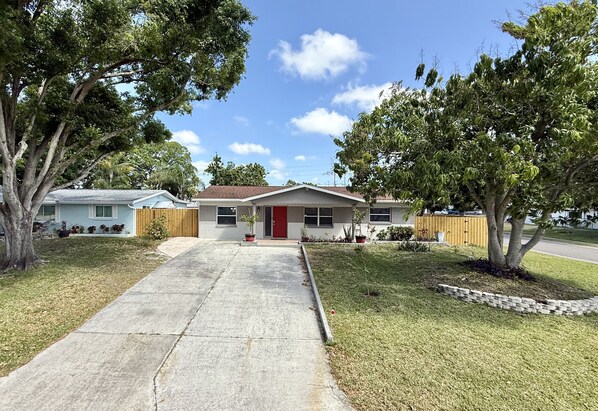 2 driveway parking available. the unit is self-check-in with Smartlock.