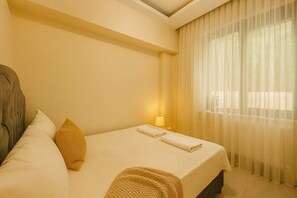 Double Bedroom – Bright and Inviting Space
Comfortable room with a double bed, soft lighting, and neutral decor for a peaceful night’s rest.