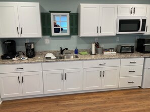 The kitchenette has everything you need for cooking.