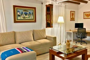 Sala amplia y estudio