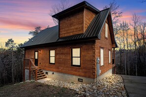 Plenty of windows for natural Sun Light and Views. Back entry only has 6 stairs.