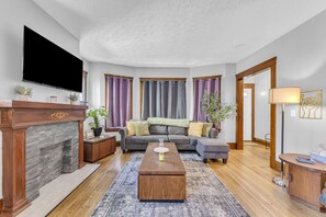 Sink into comfort in this cozy corner made for movie marathons, naps, and deep convos. Fireplace optional—good vibes guaranteed. 🔥🛋️