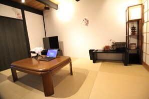 1F Room