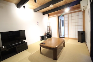 1F Room