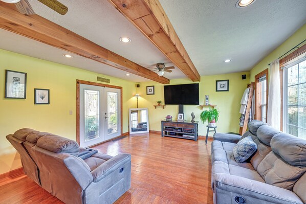 Niles Vacation Rental | 3BR | 2BA | 3 Steps to Enter | 1,512 Sq Ft