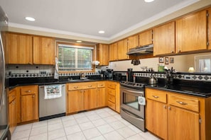 Cook delicious meals for breakfast, lunch, and dinner in this fully equipped kitchen.