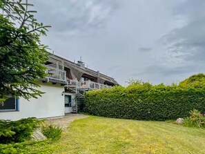 Zugang zum Haus über den Garten