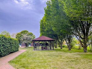 Garten mit Pavillon
