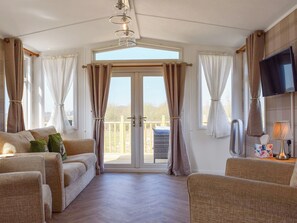 Open plan living space | Owl Lodge, Hartshorne