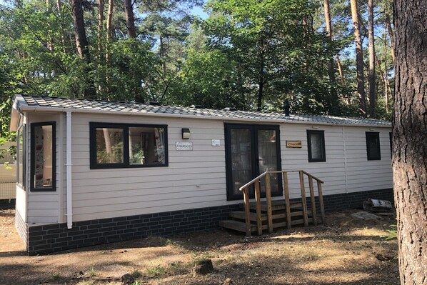 Stugans exteriör [sommar]