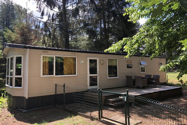 Stugans exteriör [sommar]