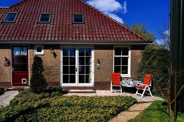 Stugans exteriör [sommar]