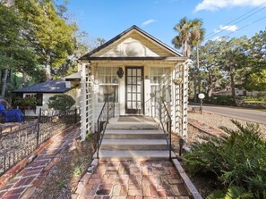 Front Entry from Driveway