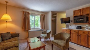 Living/Kitchenette
