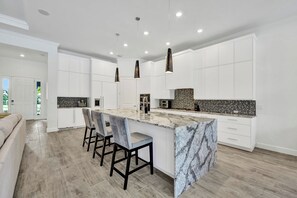 Kitchen Bar