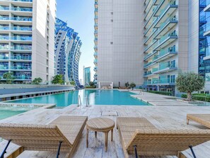 Poolside paradise in the heart of the city 