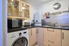 The Aquamarine Weymouth Beach, Weymouth - Host & Stay