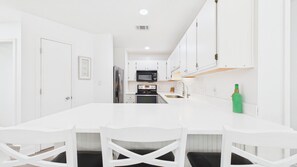 Full kitchen with breakfast bar and all the cooking essentials