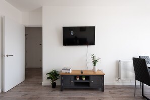 Living Room / Lounge